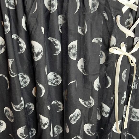 Hot Topic Moon Phases lace up skirt black Plus Size 2 New - Picture 2 of 7